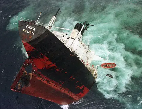 Naufragio del MV Erika