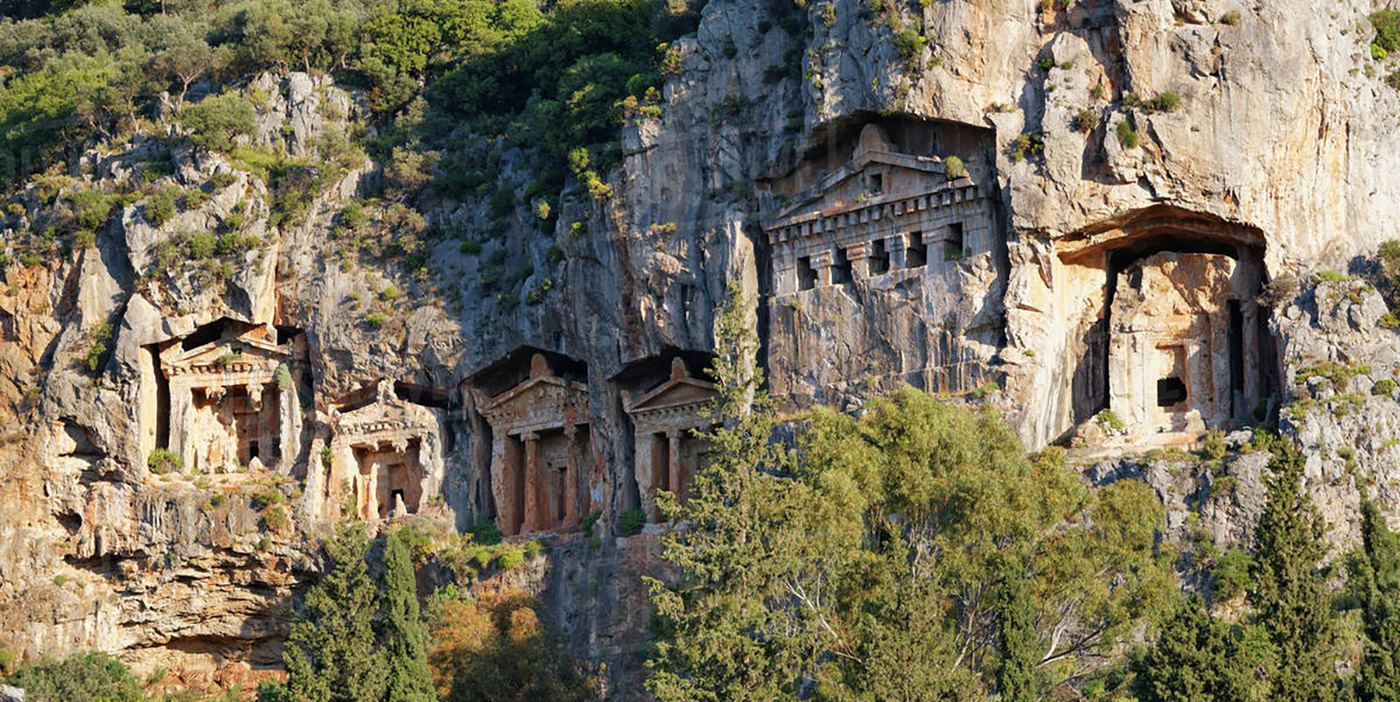 Las tumbas de Licia, las impresionantes tumbas griegas en la montaña